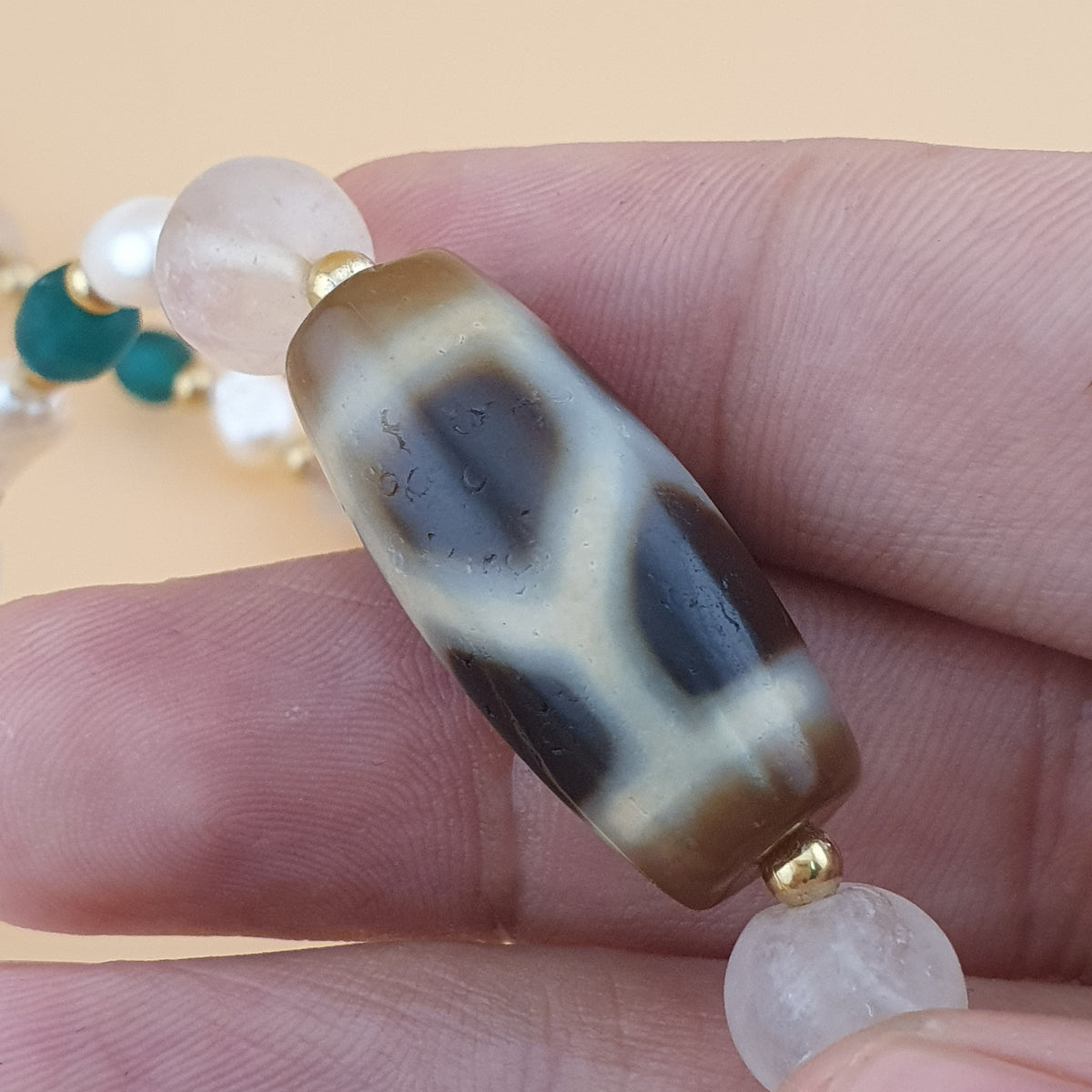 Collier de perles Dzi en agate tibétaine à maillons de chaîne vintage de l'Himalaya avec perles et quartz de l'Himalaya