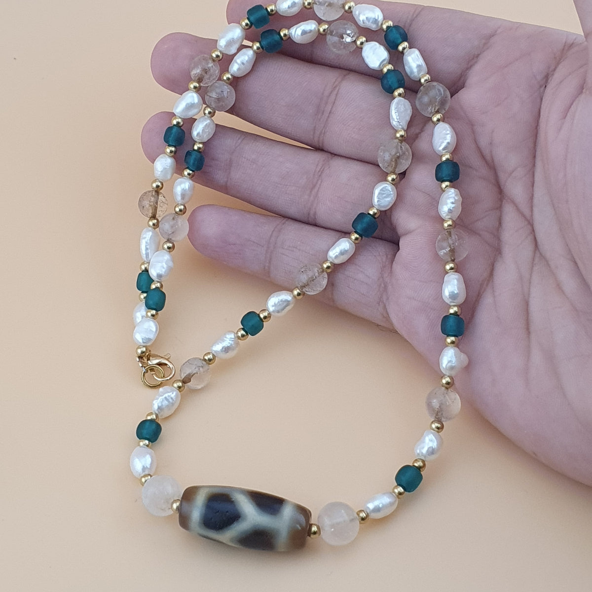 Collier de perles Dzi en agate tibétaine à maillons de chaîne vintage de l'Himalaya avec perles et quartz de l'Himalaya