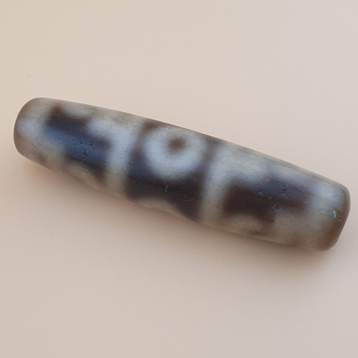 Amulette tibétaine vintage Dzi en agate à 3 yeux et motif unique