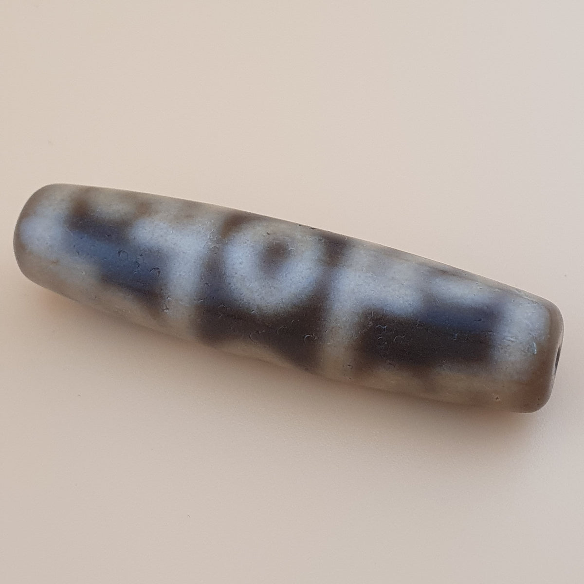 Amulette tibétaine vintage Dzi en agate à 3 yeux et motif unique