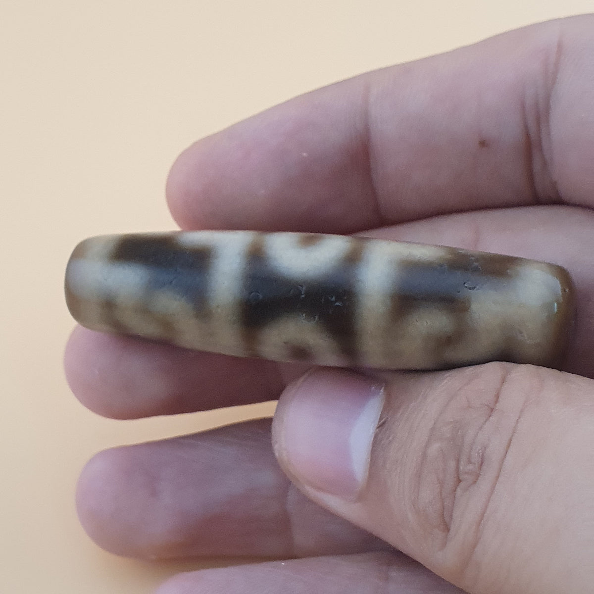 Amulette tibétaine vintage Dzi en agate à 3 yeux et motif unique