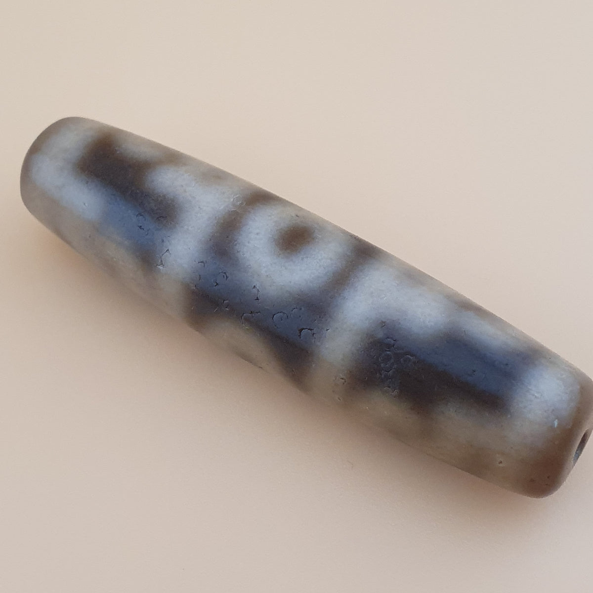 Amulette tibétaine vintage Dzi en agate à 3 yeux et motif unique