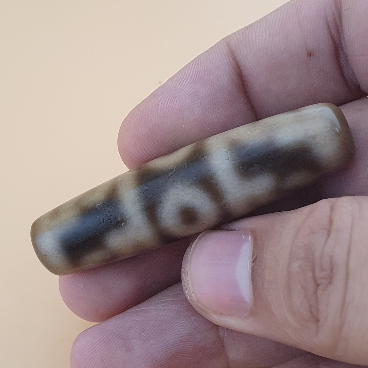 Amulette tibétaine vintage Dzi en agate à 3 yeux et motif unique