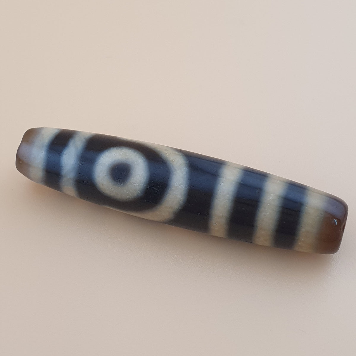 Amulette vintage tibétaine himalayenne en agate à 2 yeux
