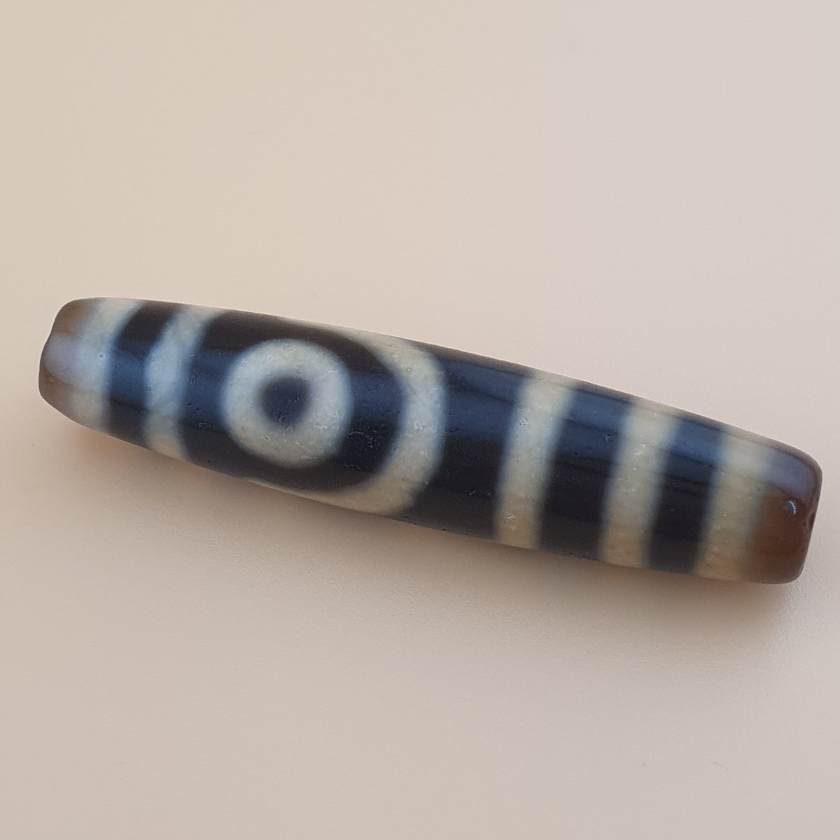 Amulette vintage tibétaine himalayenne en agate à 2 yeux
