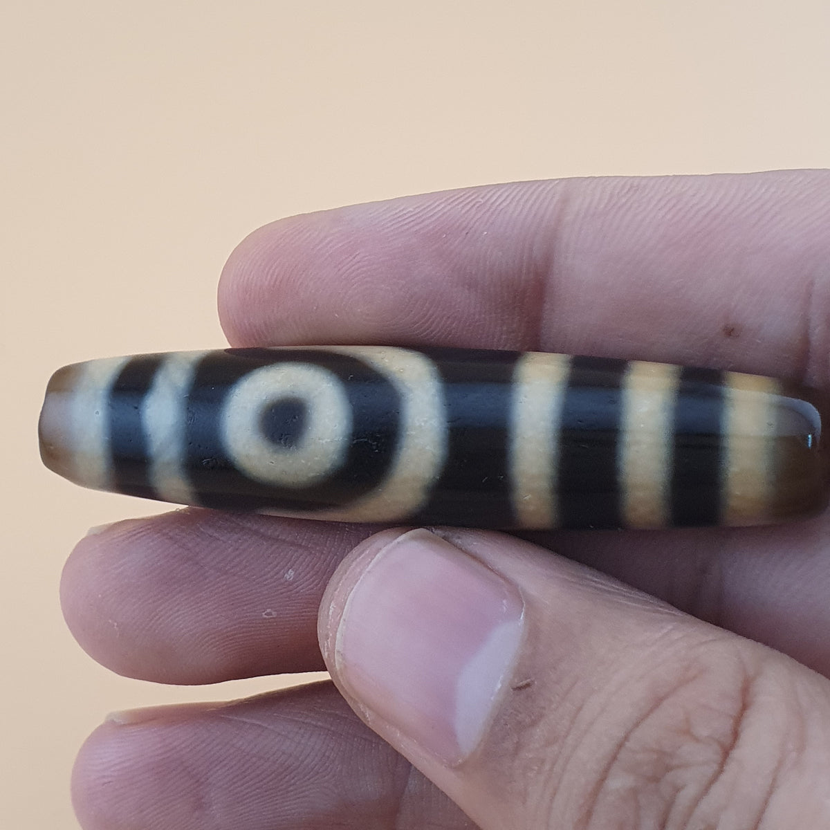 Amulette vintage tibétaine himalayenne en agate à 2 yeux