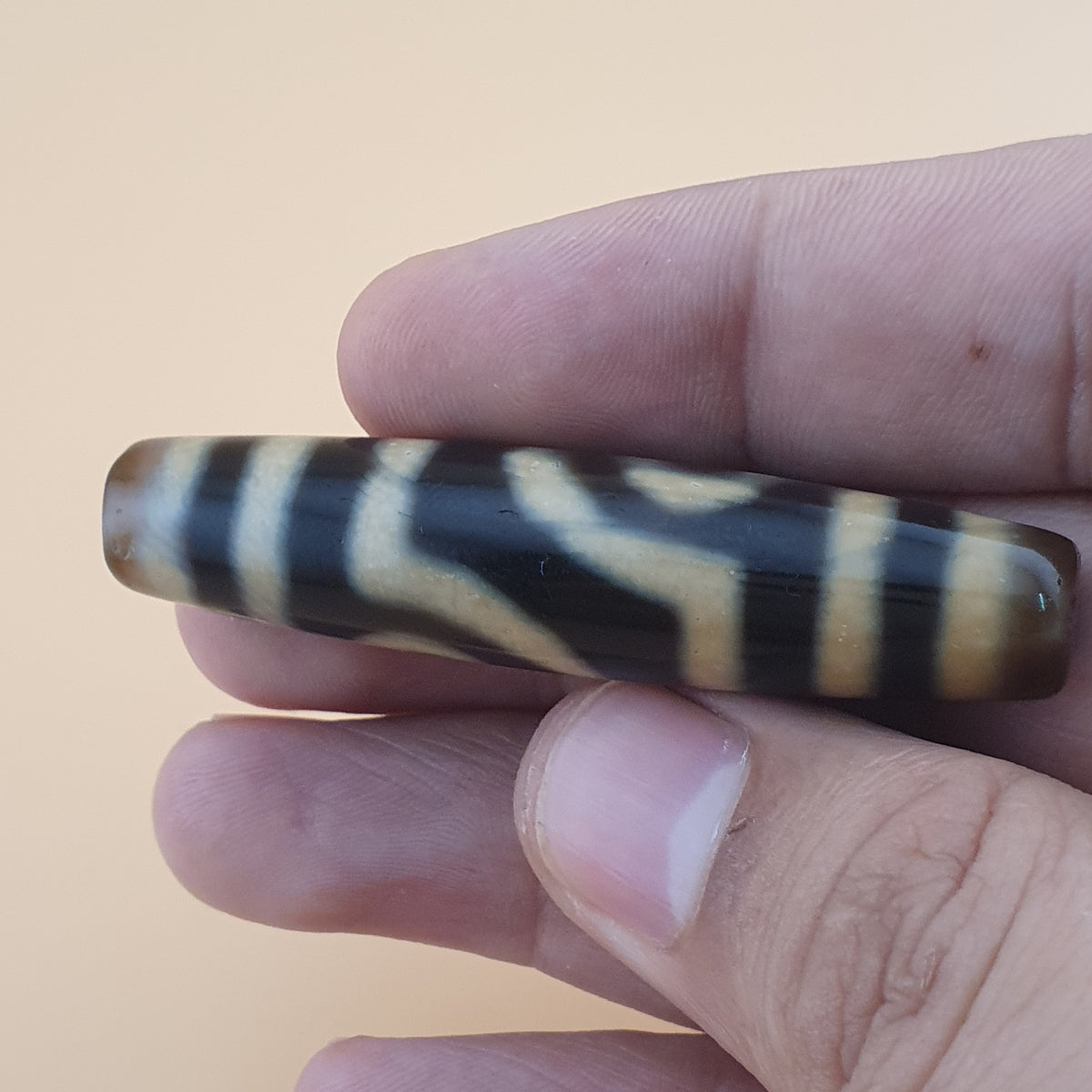Amulette vintage tibétaine himalayenne en agate à 2 yeux