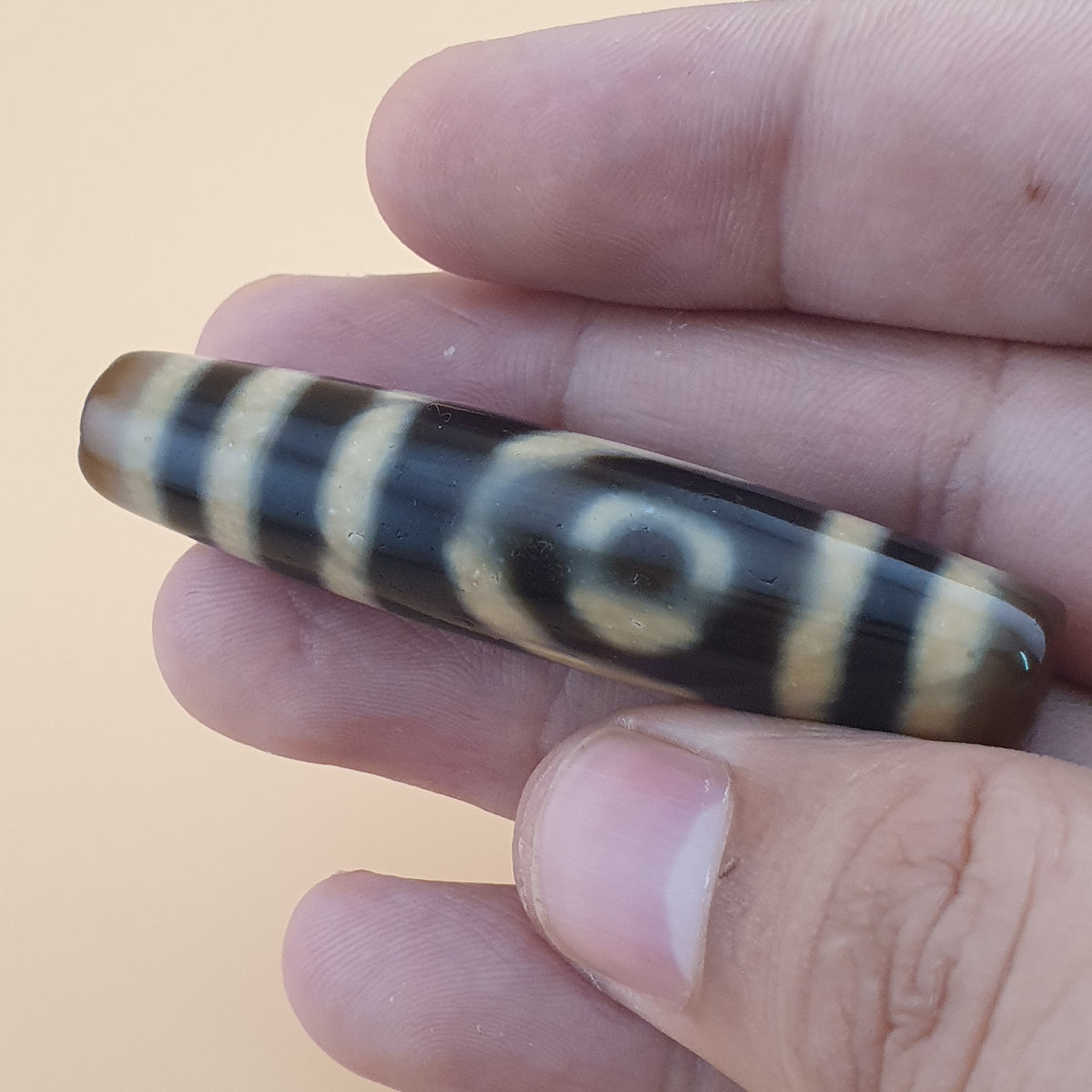 Amulette vintage tibétaine himalayenne en agate à 2 yeux