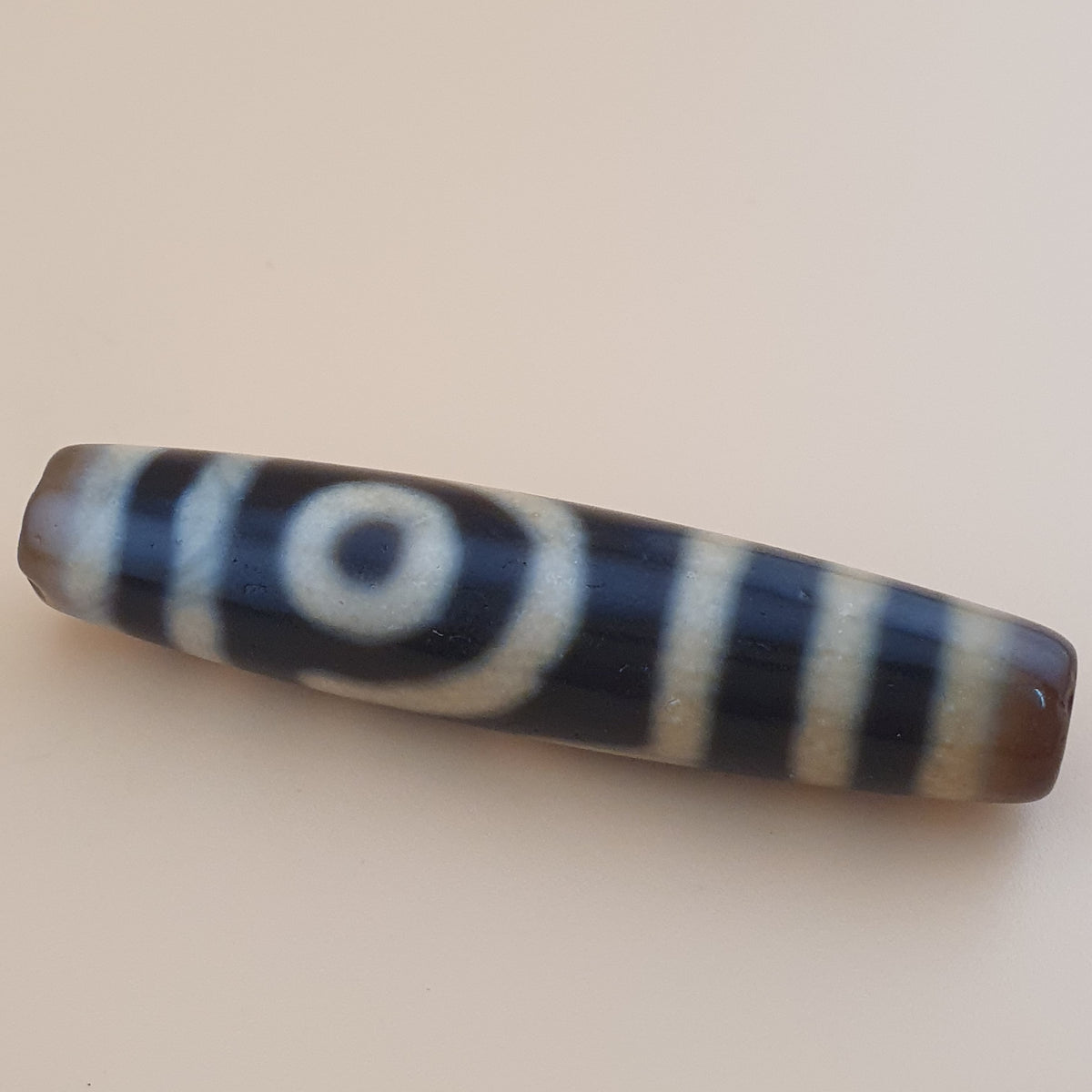 Amulette vintage tibétaine himalayenne en agate à 2 yeux