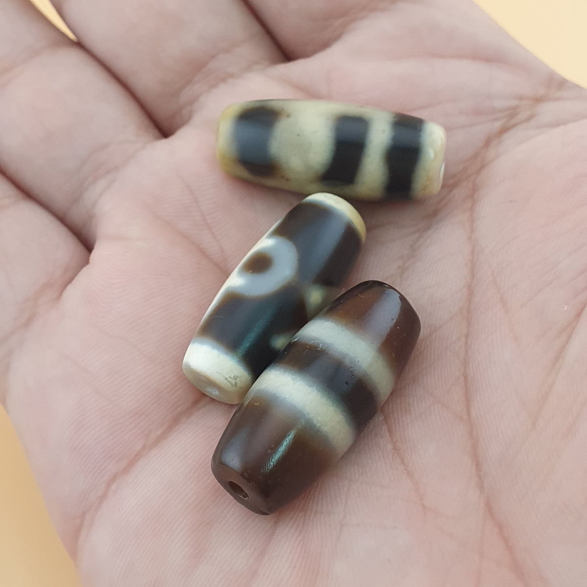Perles Dzi en agate à motifs variés du Tibet himalayen vintage – Lot de 3