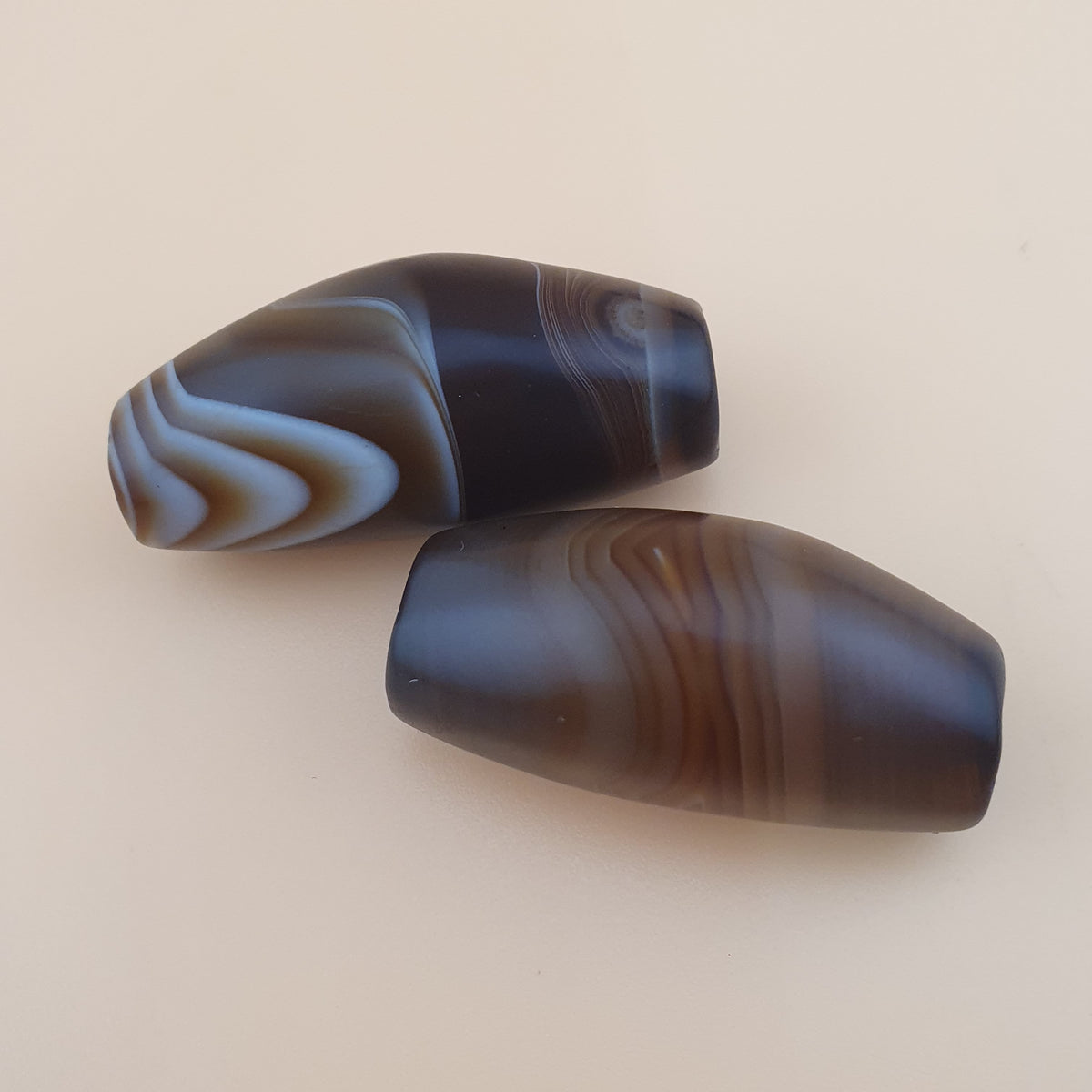 Lot de 2 Perles Rares en Agate Cornaline Gravée Vintage