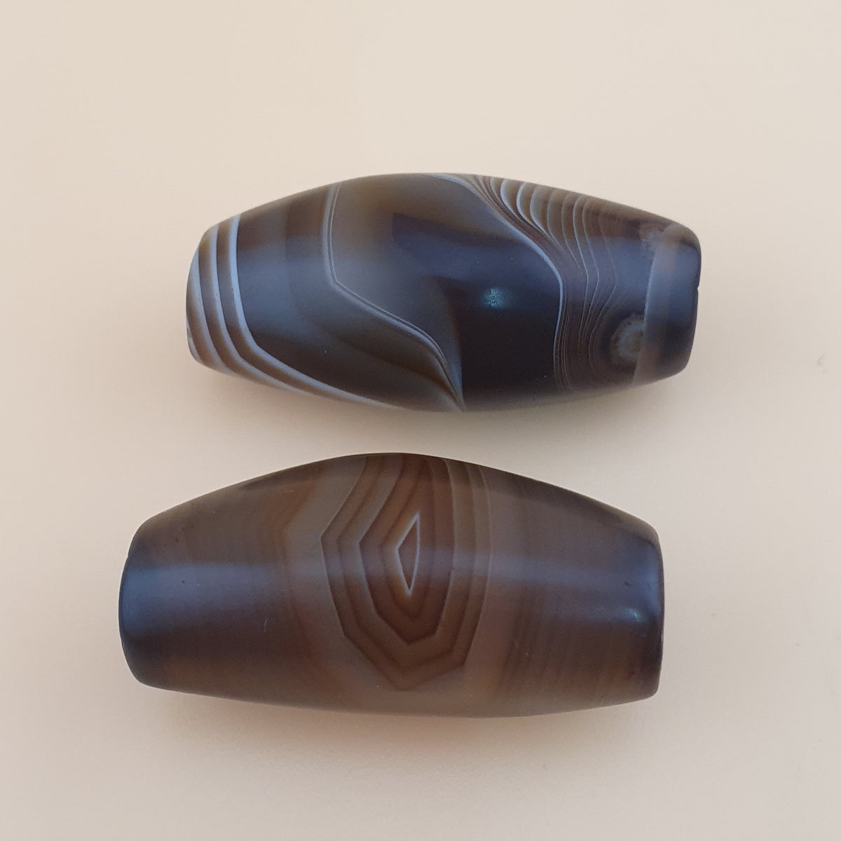Lot de 2 Perles Rares en Agate Cornaline Gravée Vintage