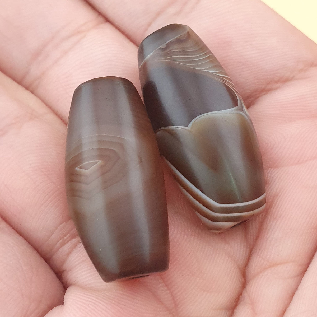 Lot de 2 Perles Rares en Agate Cornaline Gravée Vintage