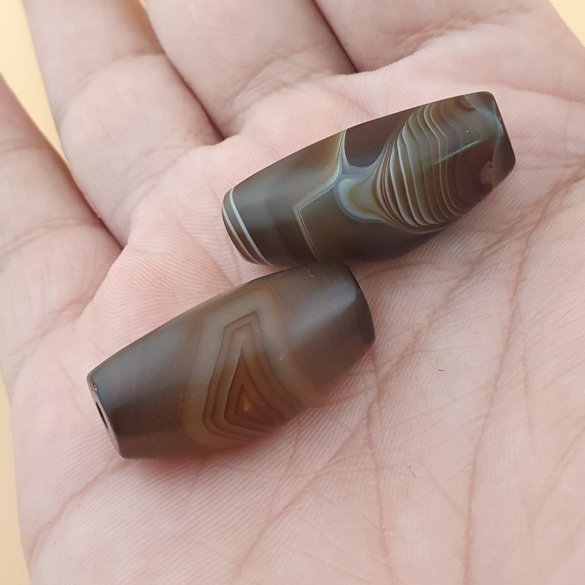 Lot de 2 Perles Rares en Agate Cornaline Gravée Vintage