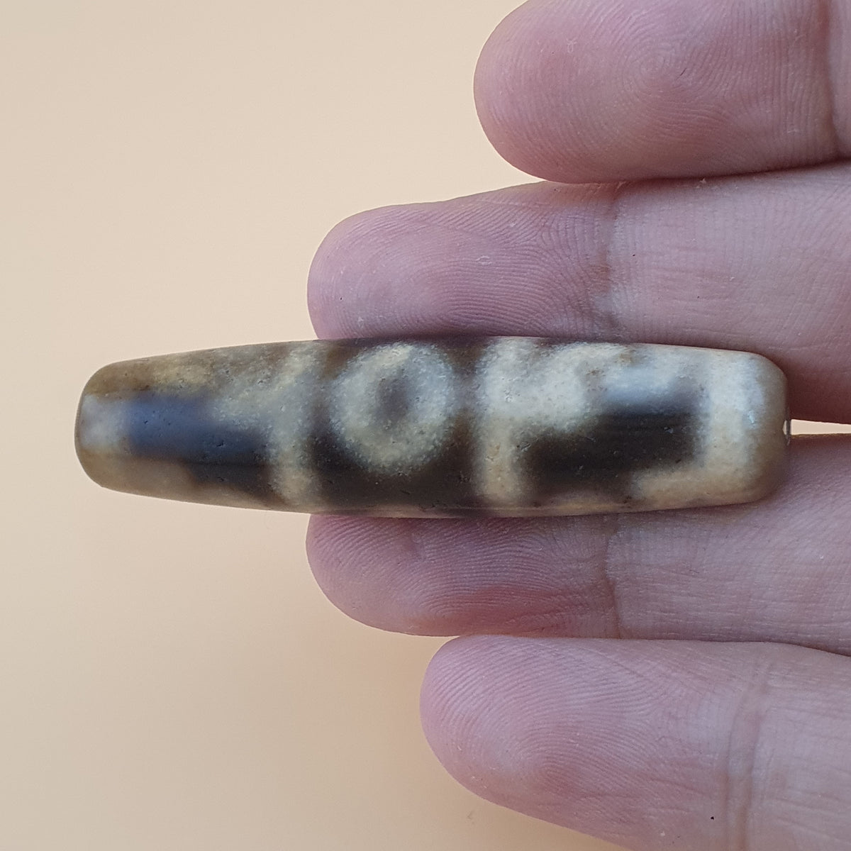 Amulette vintage en perle Dzi agate 3 yeux, motif unique de l'Himalaya