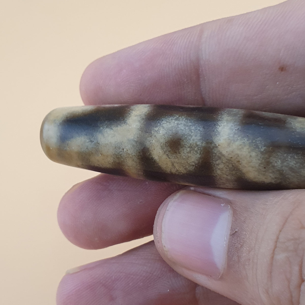 Amulette vintage en perle Dzi agate 3 yeux, motif unique de l'Himalaya