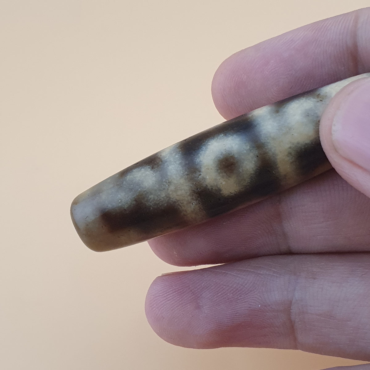Amulette vintage en perle Dzi agate 3 yeux, motif unique de l'Himalaya