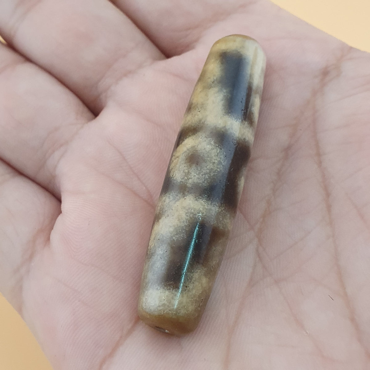Amulette vintage en perle Dzi agate 3 yeux, motif unique de l'Himalaya