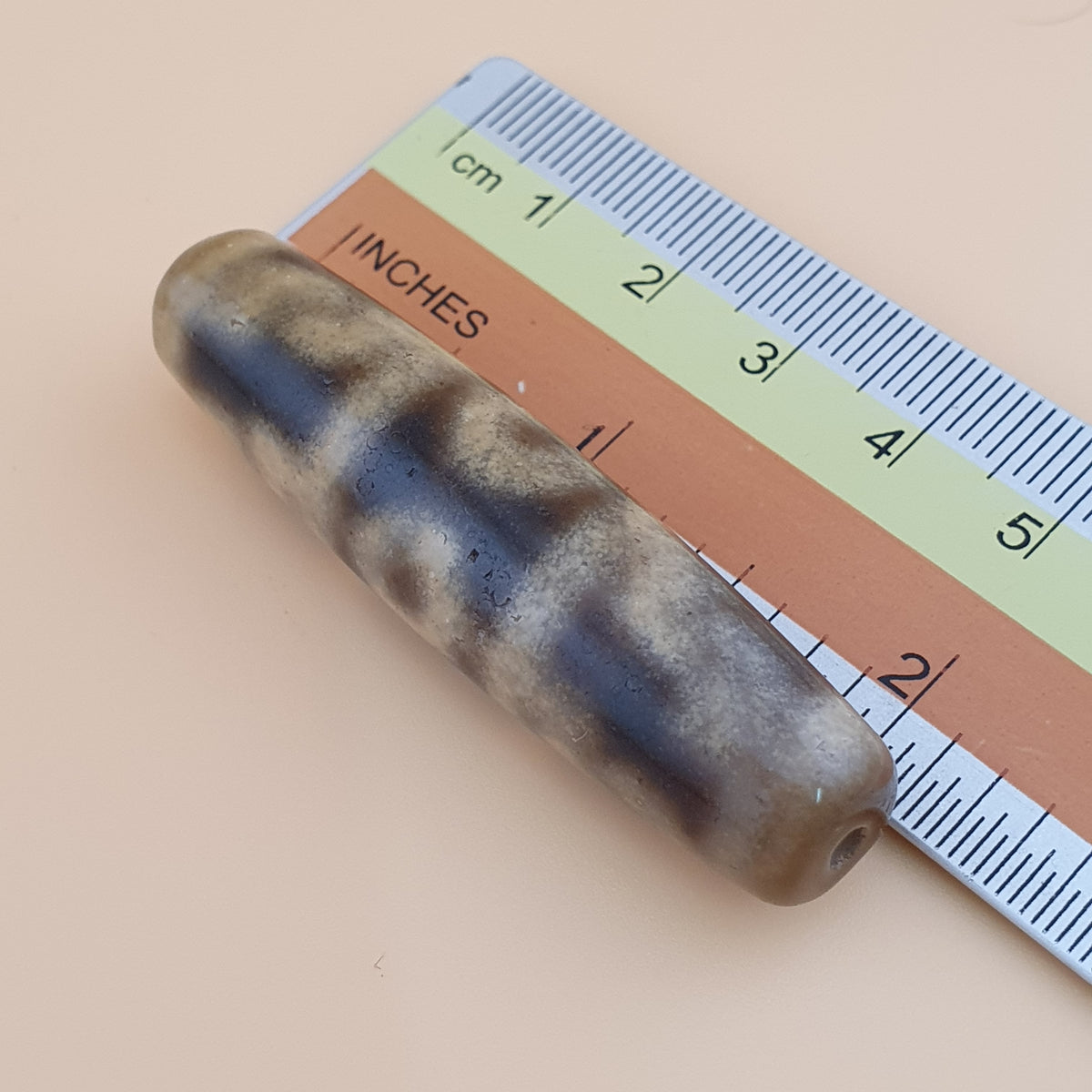Amulette vintage en perle Dzi agate 3 yeux, motif unique de l'Himalaya