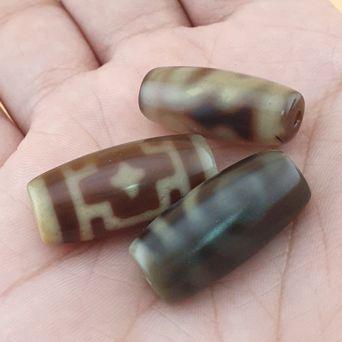 Lot vintage de 3 amulettes Dzi tibétaines en agate de l'Himalaya
