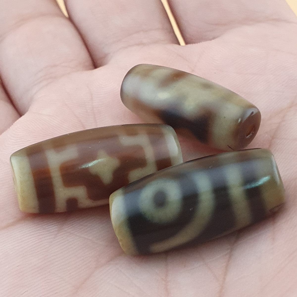 Lot vintage de 3 amulettes Dzi tibétaines en agate de l'Himalaya
