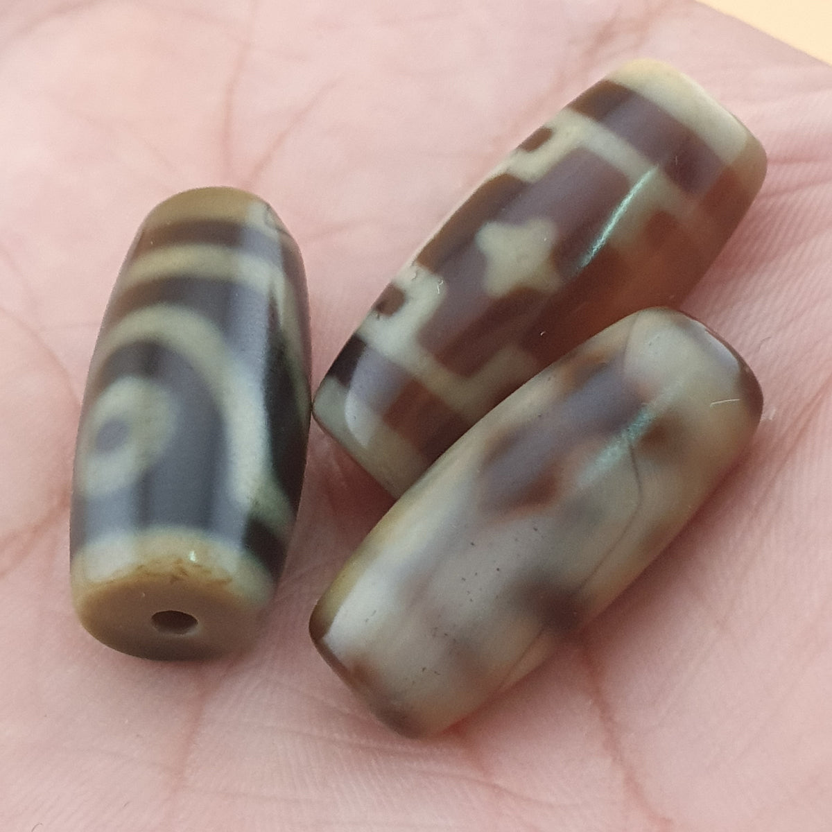 Lot vintage de 3 amulettes Dzi tibétaines en agate de l'Himalaya
