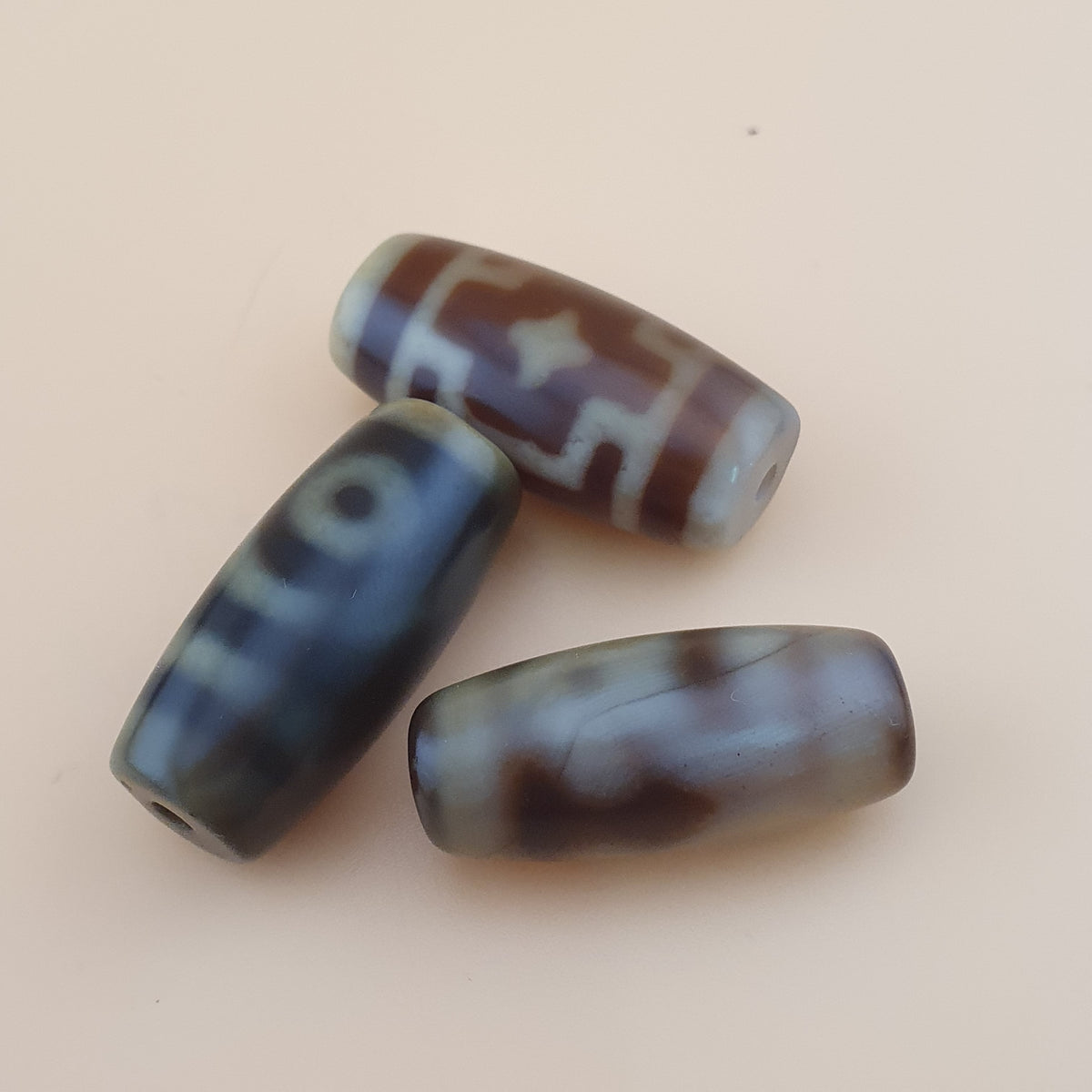 Lot vintage de 3 amulettes Dzi tibétaines en agate de l'Himalaya