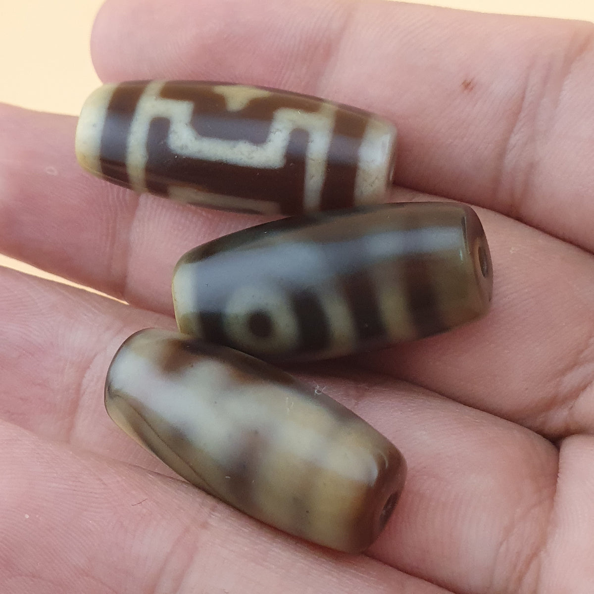 Lot vintage de 3 amulettes Dzi tibétaines en agate de l'Himalaya