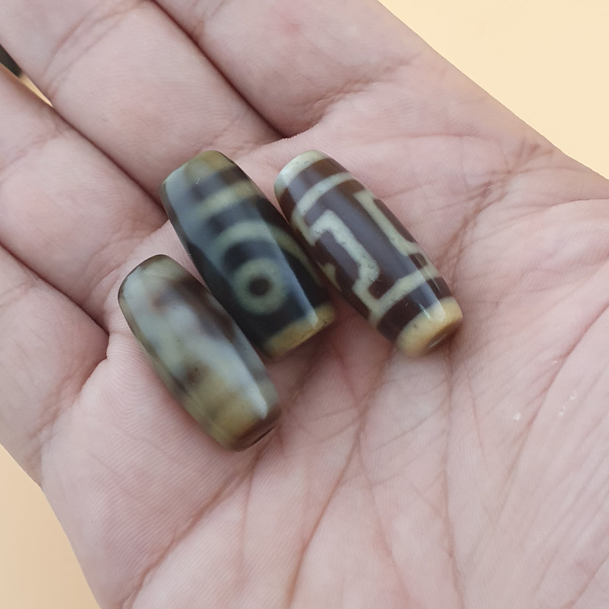 Lot vintage de 3 amulettes Dzi tibétaines en agate de l'Himalaya