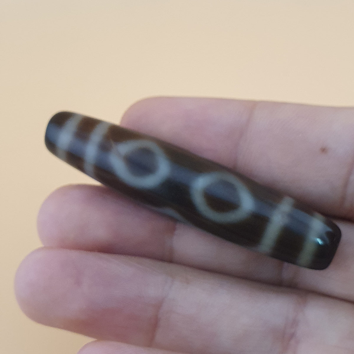 Amulette perle Dzi agate tibétaine de l'Himalaya vintage à 4 yeux