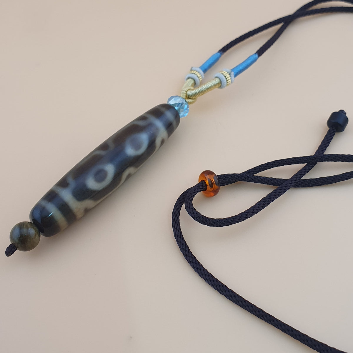Perle Dzi tibétaine himalayenne vintage en agate à 4 yeux motif unique amulette