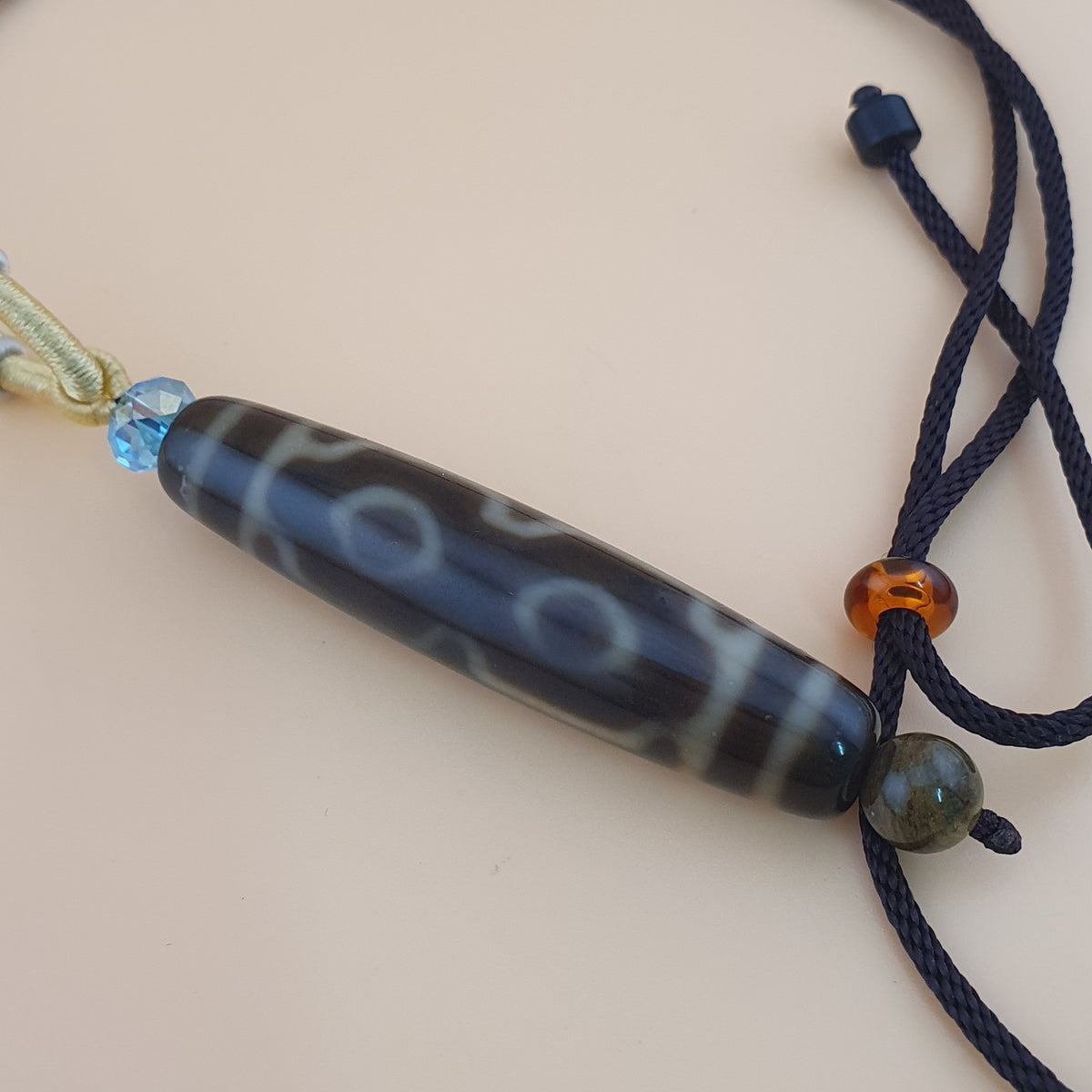 Perle Dzi tibétaine himalayenne vintage en agate à 4 yeux motif unique amulette