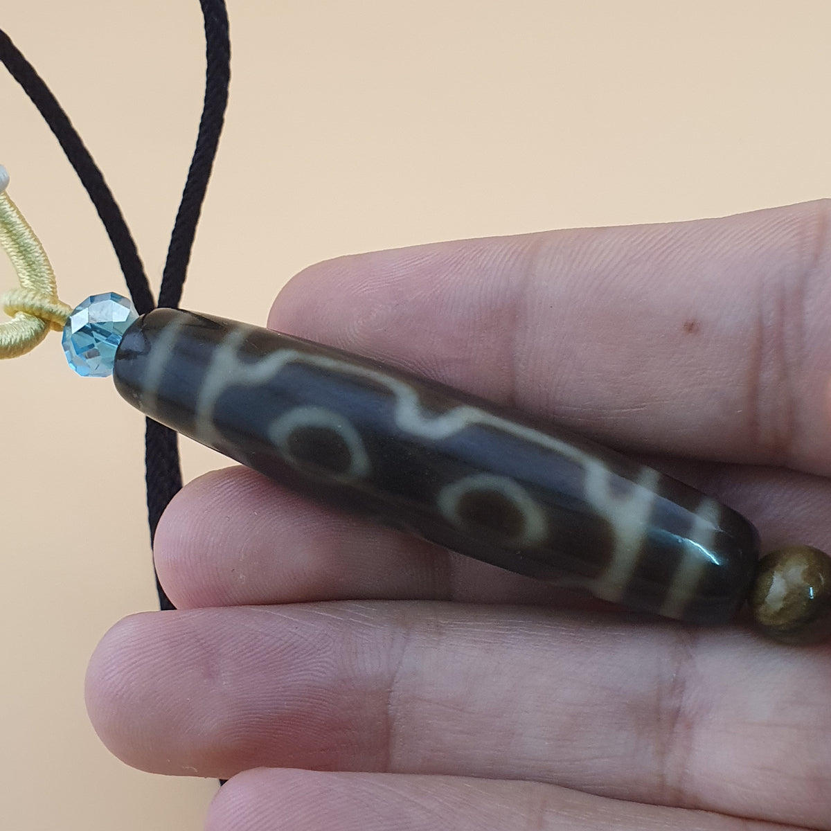 Perle Dzi tibétaine himalayenne vintage en agate à 4 yeux motif unique amulette