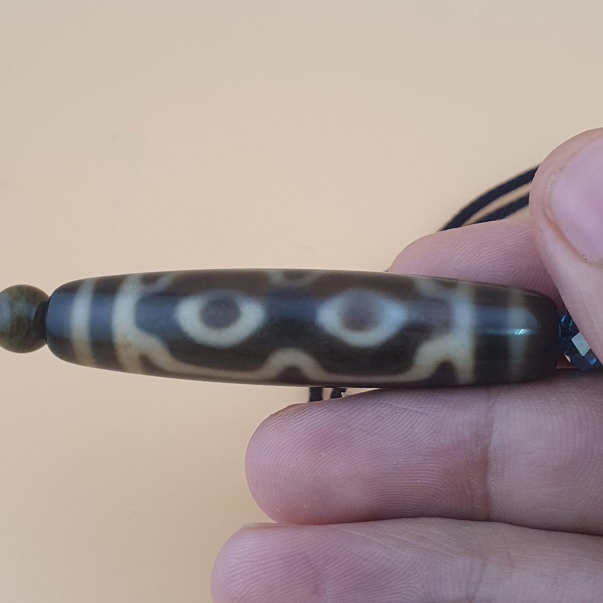 Perle Dzi tibétaine himalayenne vintage en agate à 4 yeux motif unique amulette