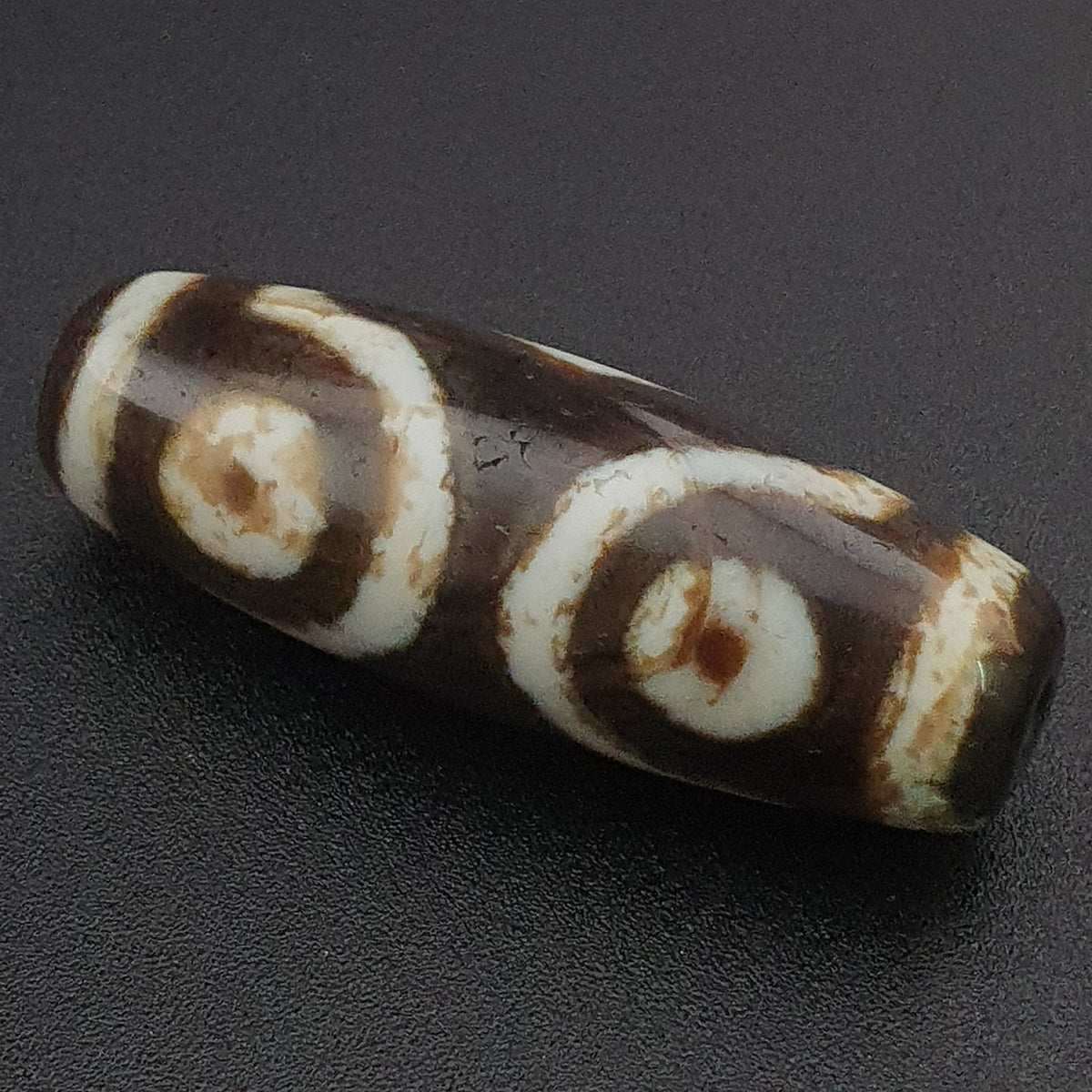Amulette tibétaine ancienne rare en perle Dzi d'agate à motif 3 yeux