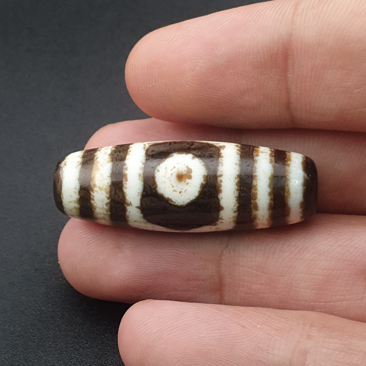 Amulette tibétaine ancienne rare en perle Dzi d'agate à motif 3 yeux