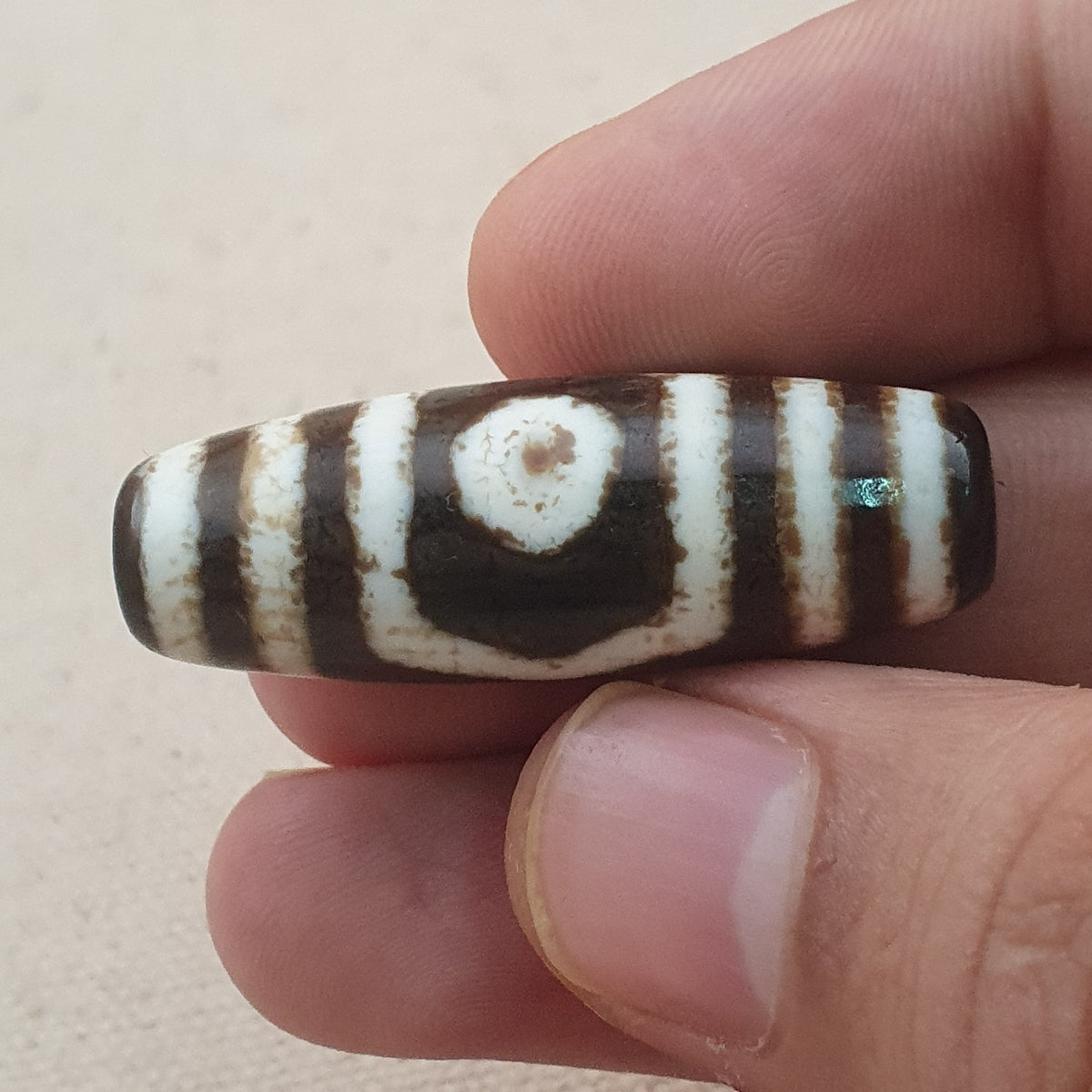 Amulette tibétaine ancienne rare en perle Dzi d'agate à motif 3 yeux