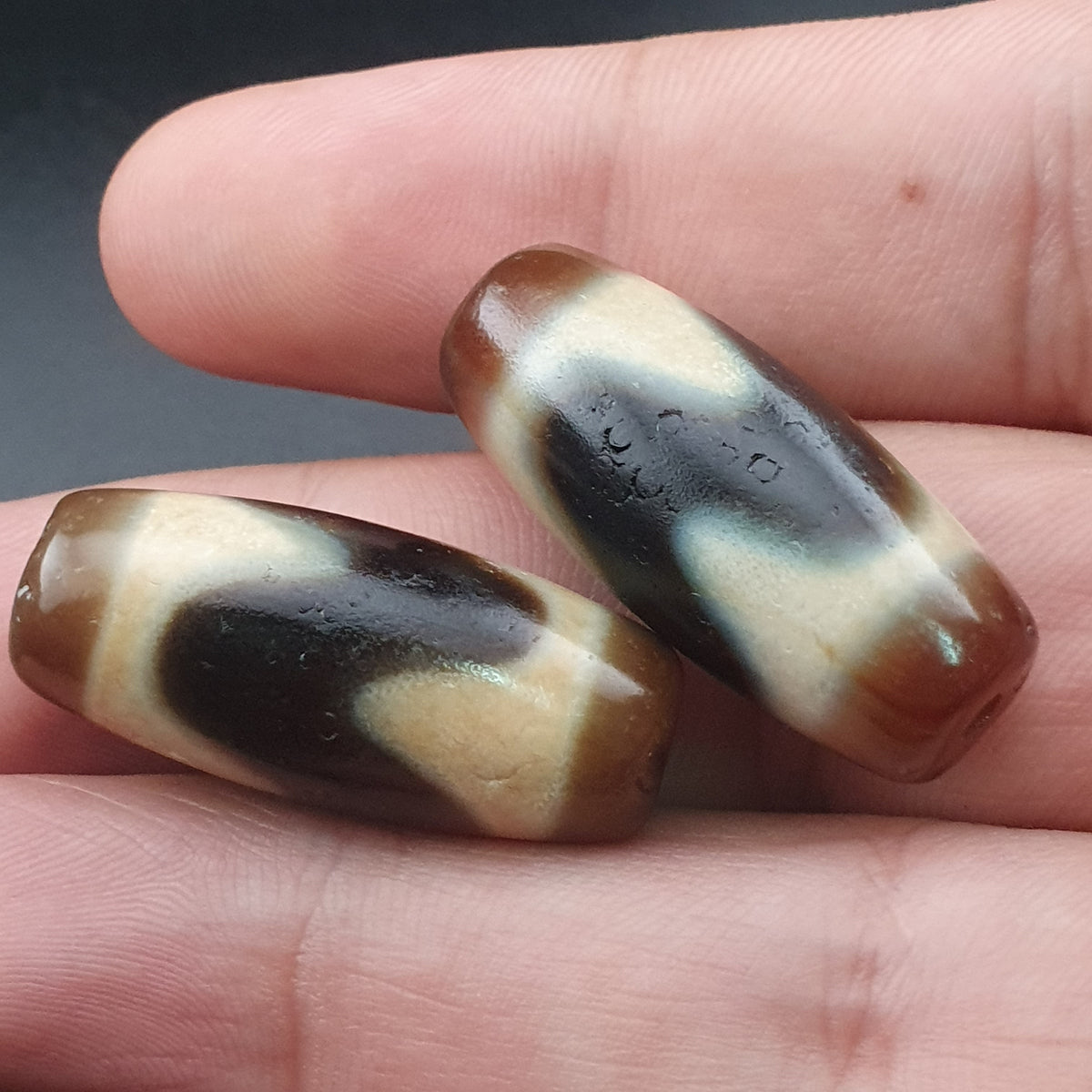 Lot de 2 amulettes perles agates du Tibet/Himalaya vintage ZigZag