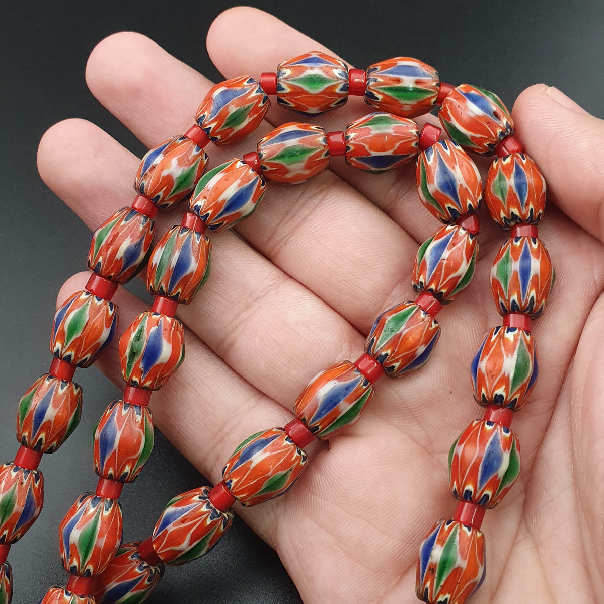 Halskette mit Retro-Venetian-Chevron-Glas und Whiteheart-Perlen