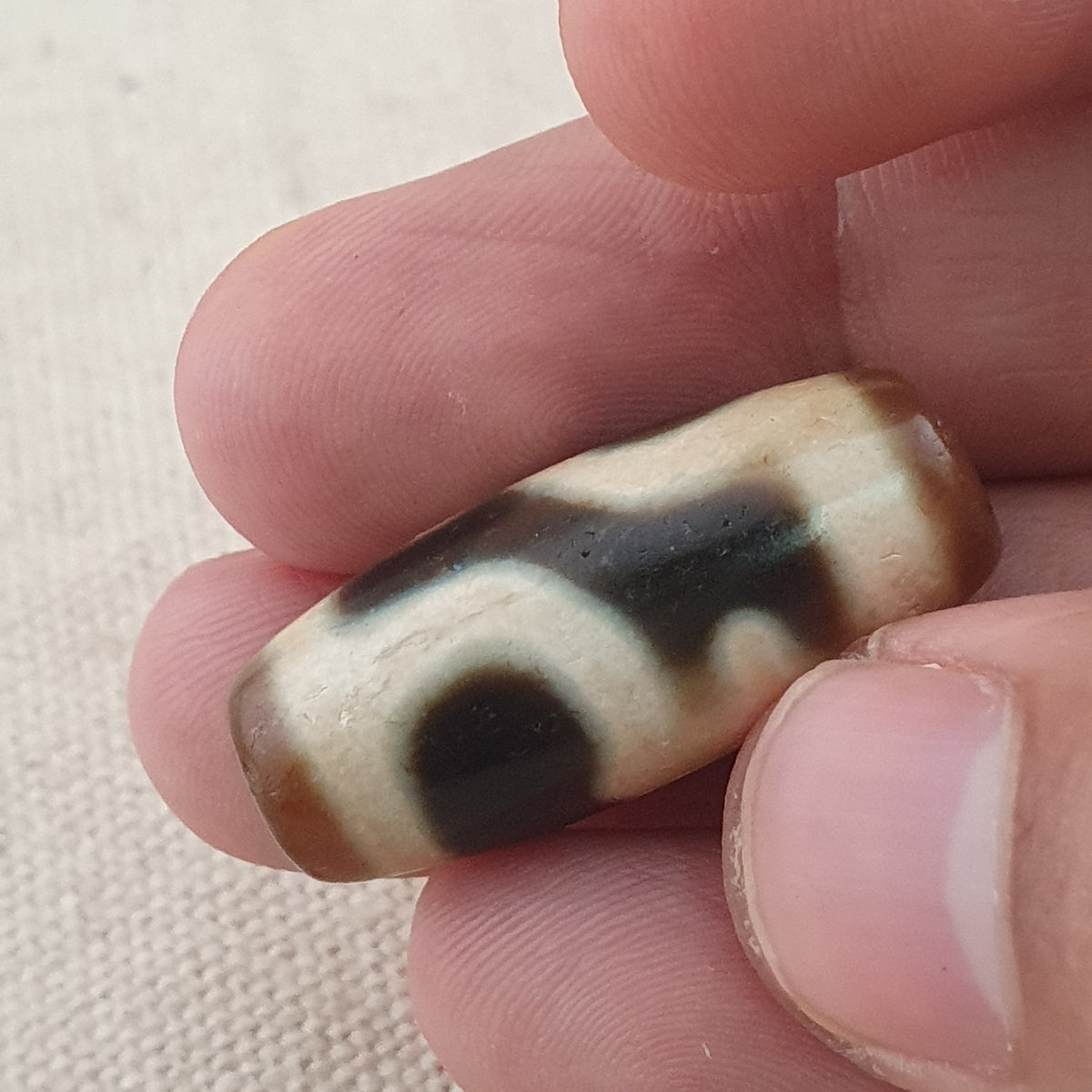 Rare Tibetan Treasure Vase Pattern Dzi Agate Bead Vintage Himalayan Amulet