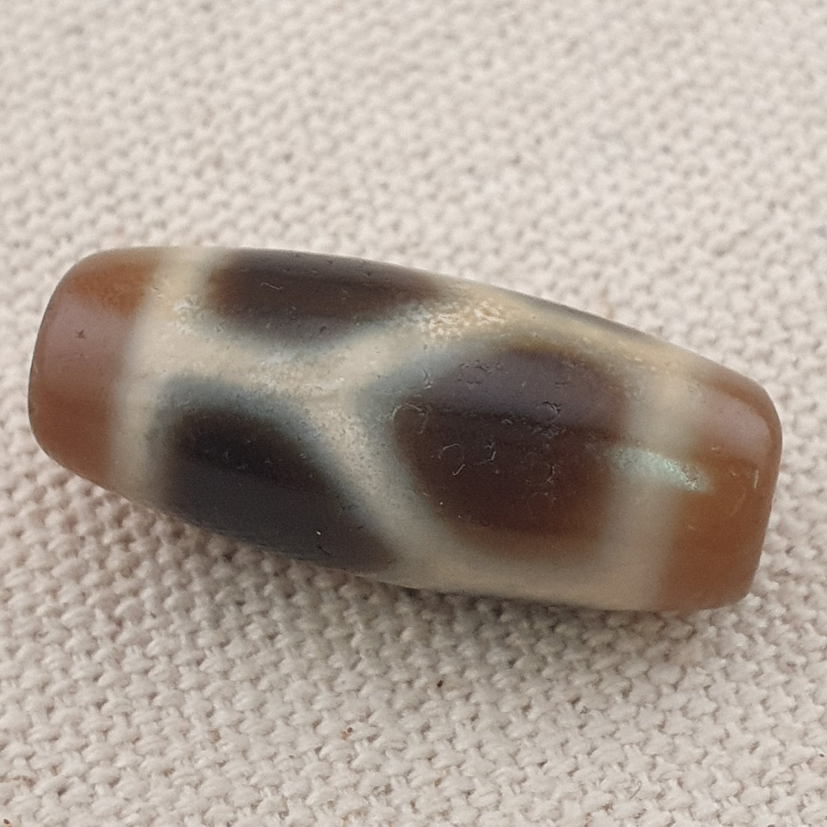 Amulette en perles d'agate tibétaine de l'Himalaya à motif de maillons de chaîne vintage