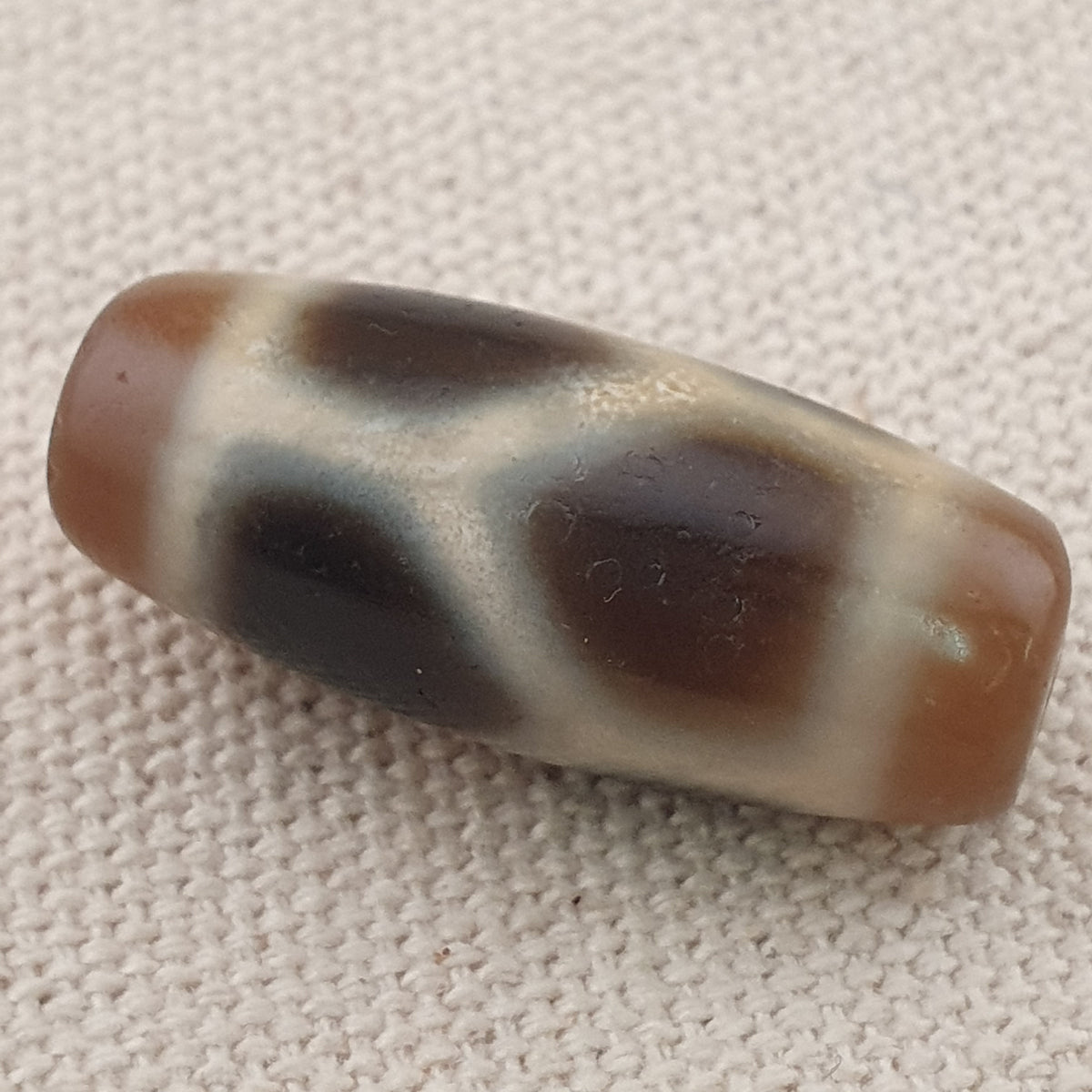 Amulette en perles d'agate tibétaine de l'Himalaya à motif de maillons de chaîne vintage