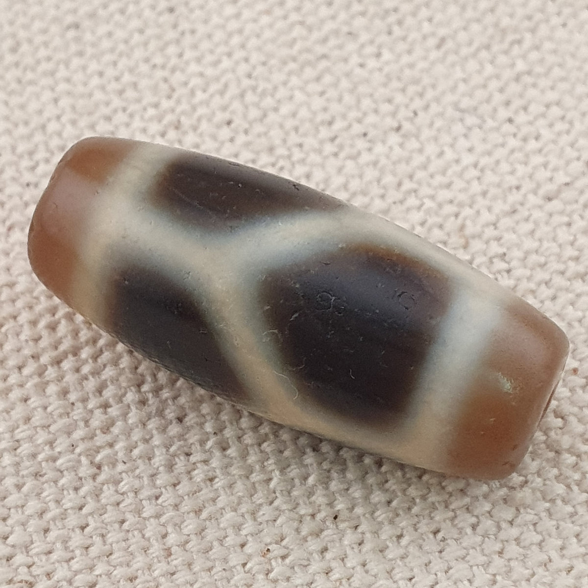 Amulette en perles d'agate tibétaine de l'Himalaya à motif de maillons de chaîne vintage