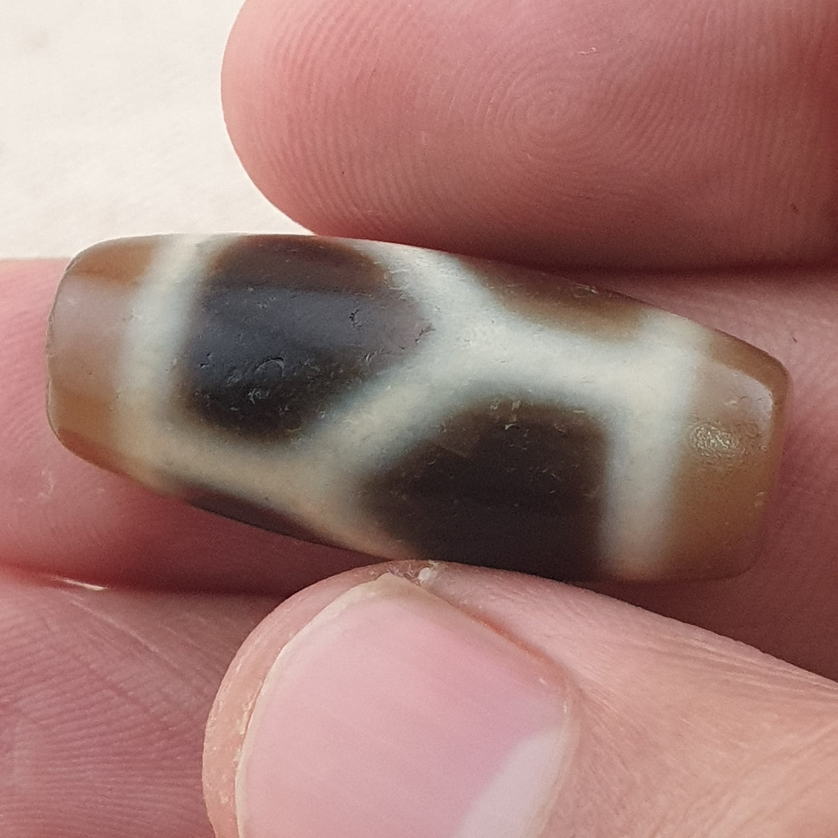 Amulette en perles d'agate tibétaine de l'Himalaya à motif de maillons de chaîne vintage