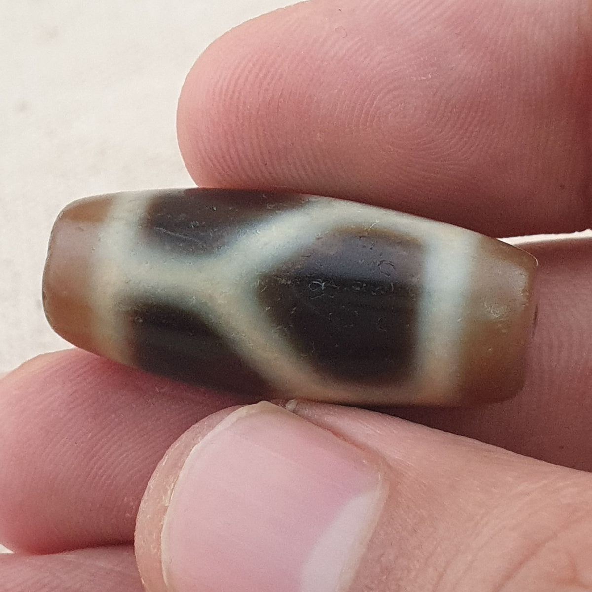 Amulette en perles d'agate tibétaine de l'Himalaya à motif de maillons de chaîne vintage
