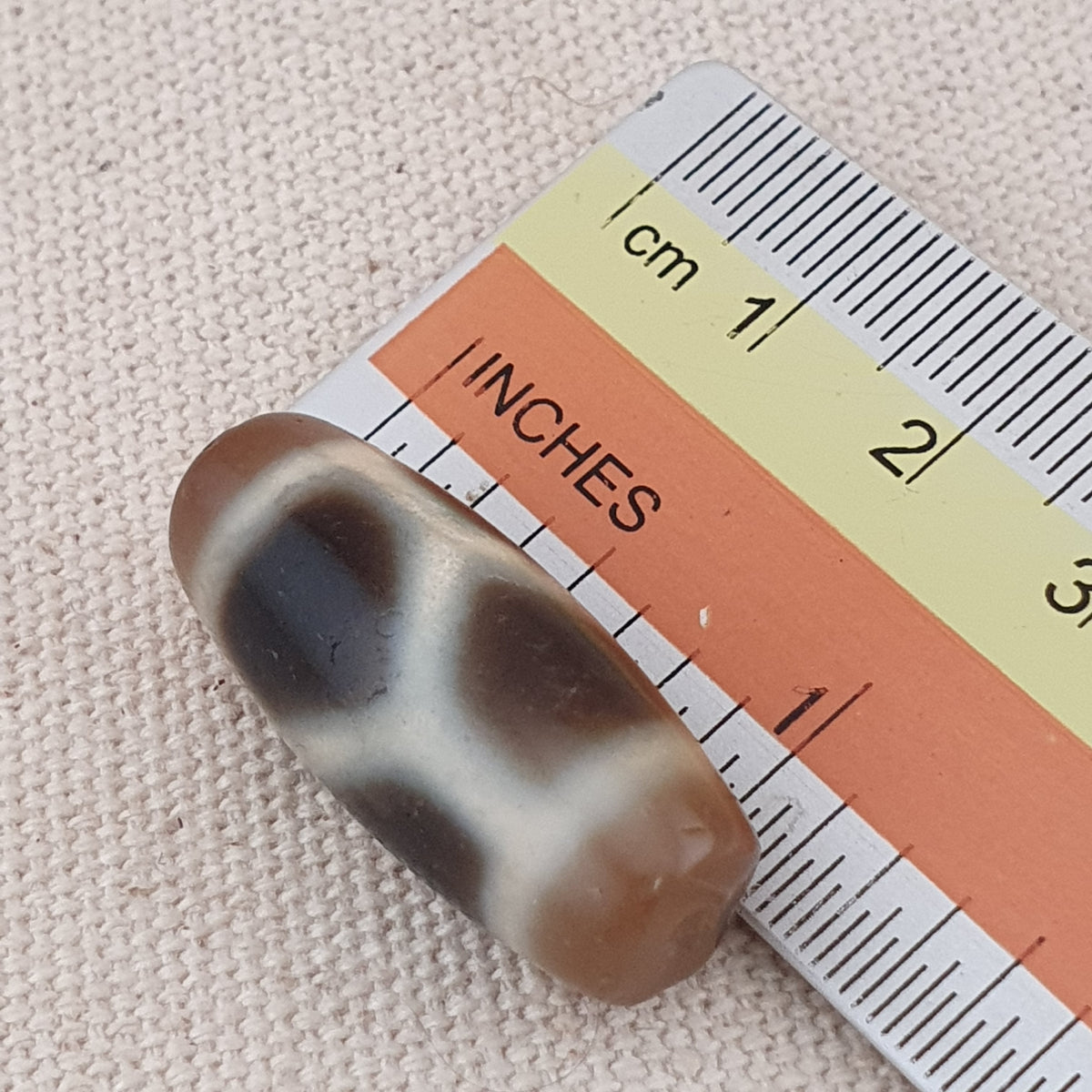 Amulette en perles d'agate tibétaine de l'Himalaya à motif de maillons de chaîne vintage