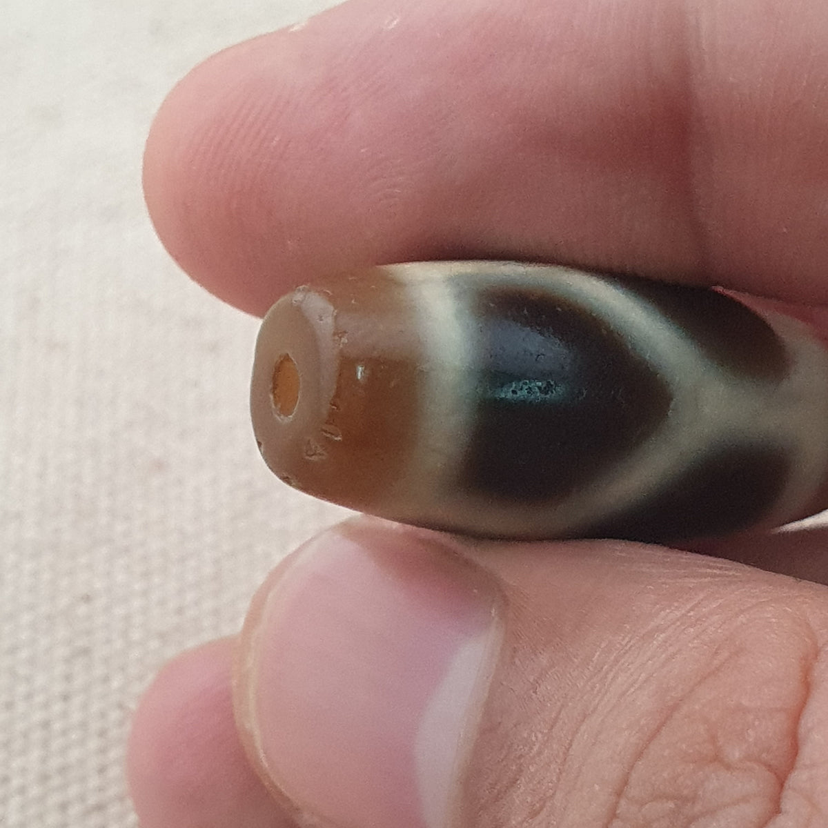 Amulette en perles d'agate tibétaine de l'Himalaya à motif de maillons de chaîne vintage