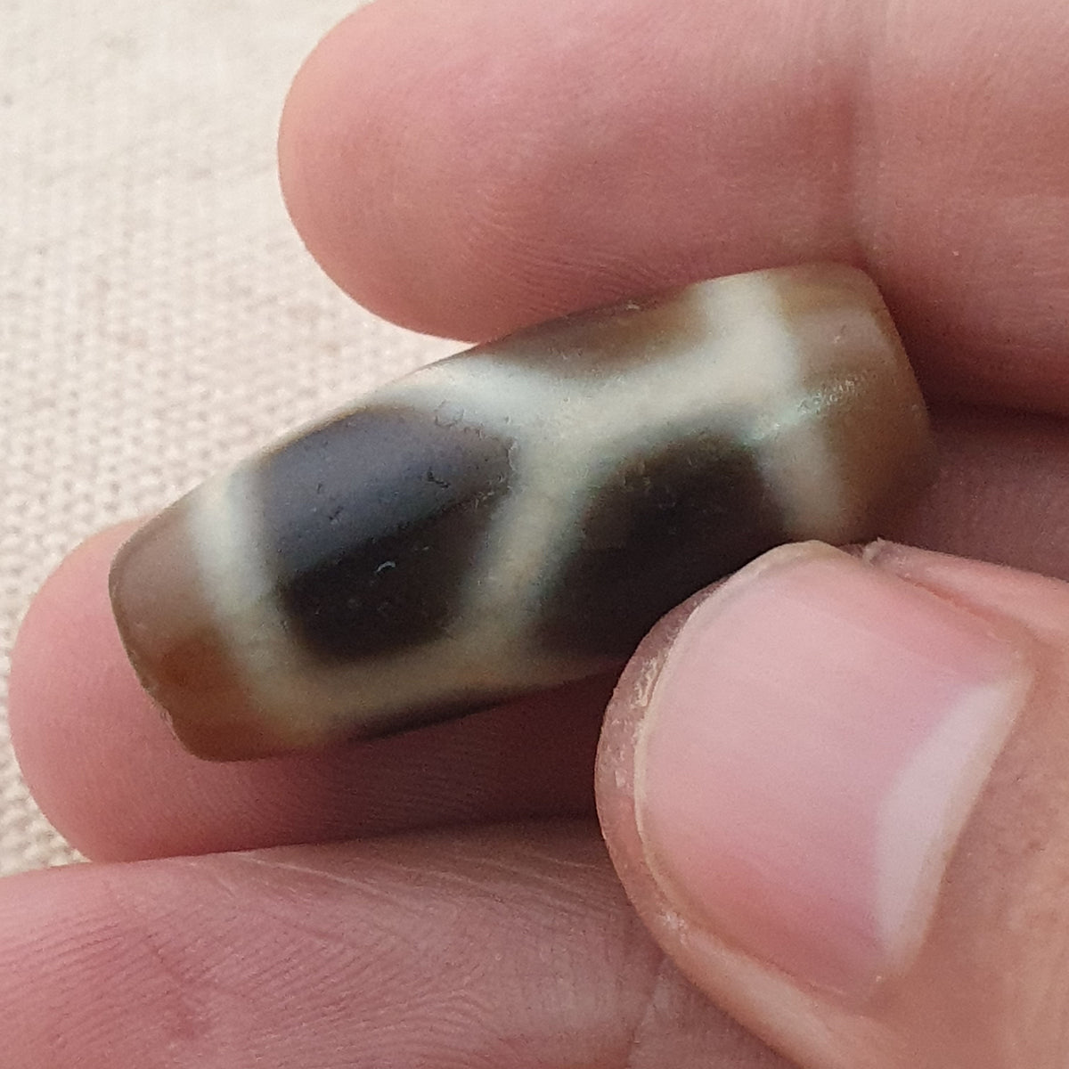 Amulette en perles d'agate tibétaine de l'Himalaya à motif de maillons de chaîne vintage