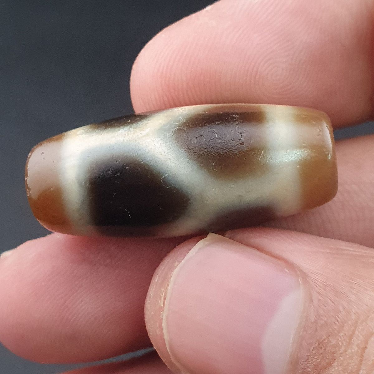 Amulette en perles d'agate tibétaine de l'Himalaya à motif de maillons de chaîne vintage