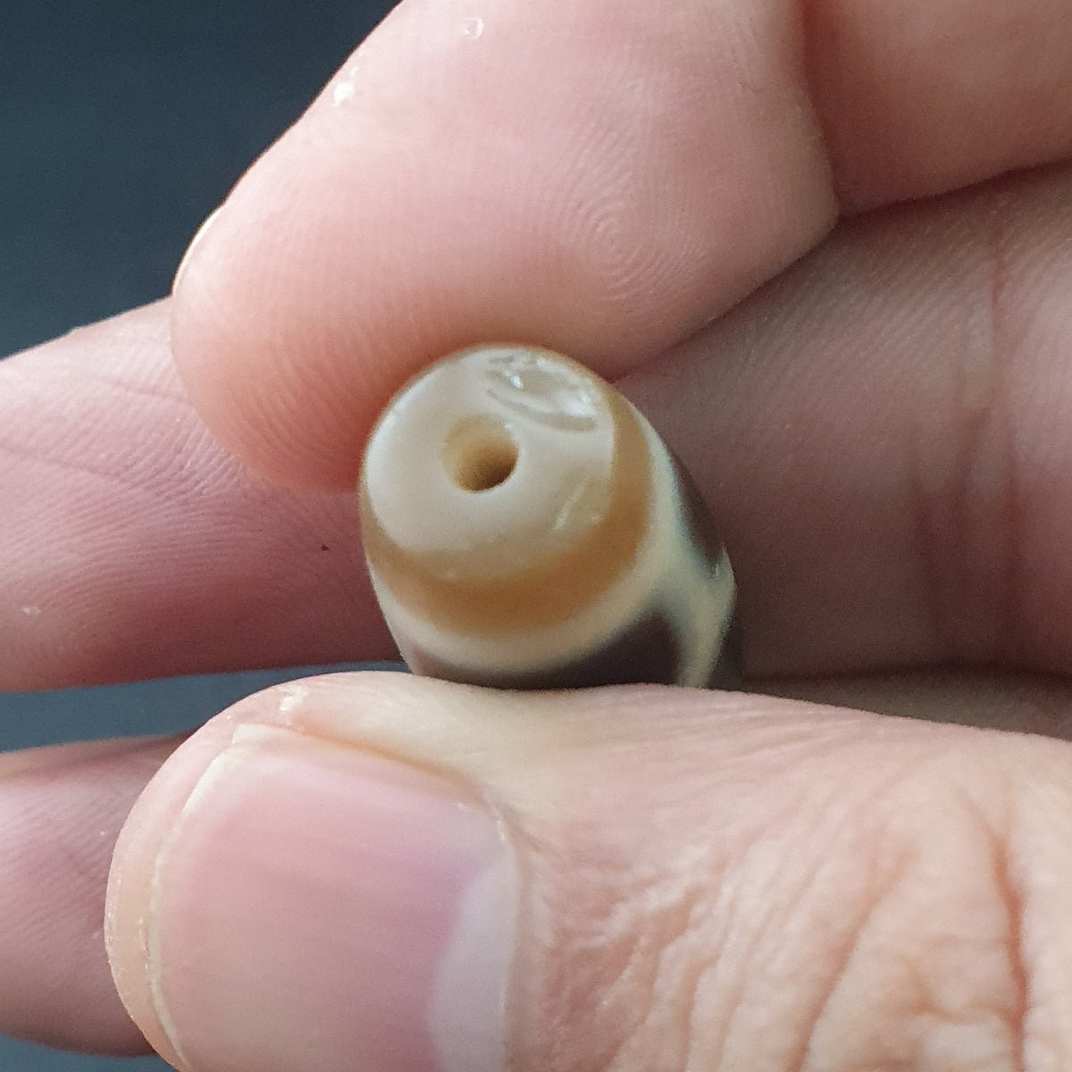 Amulette en perles d'agate tibétaine de l'Himalaya à motif de maillons de chaîne vintage